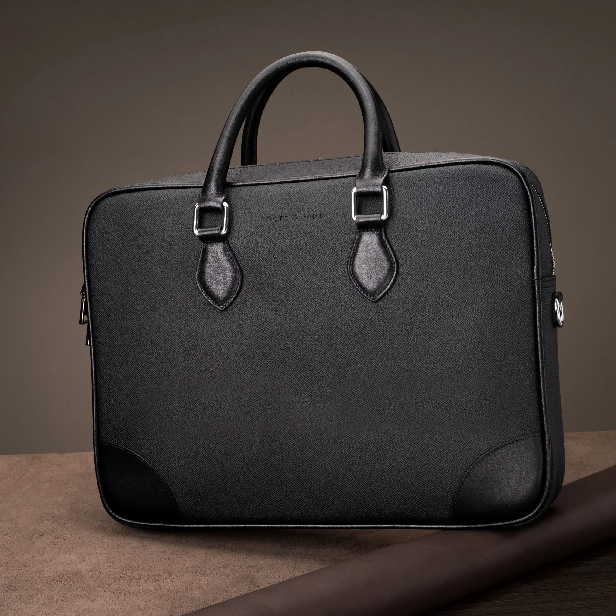 capture_one_catalog0533_e11274f50efa49b7abb7d600d6e7dc30_master Túi xách nam BST Ussé CL024