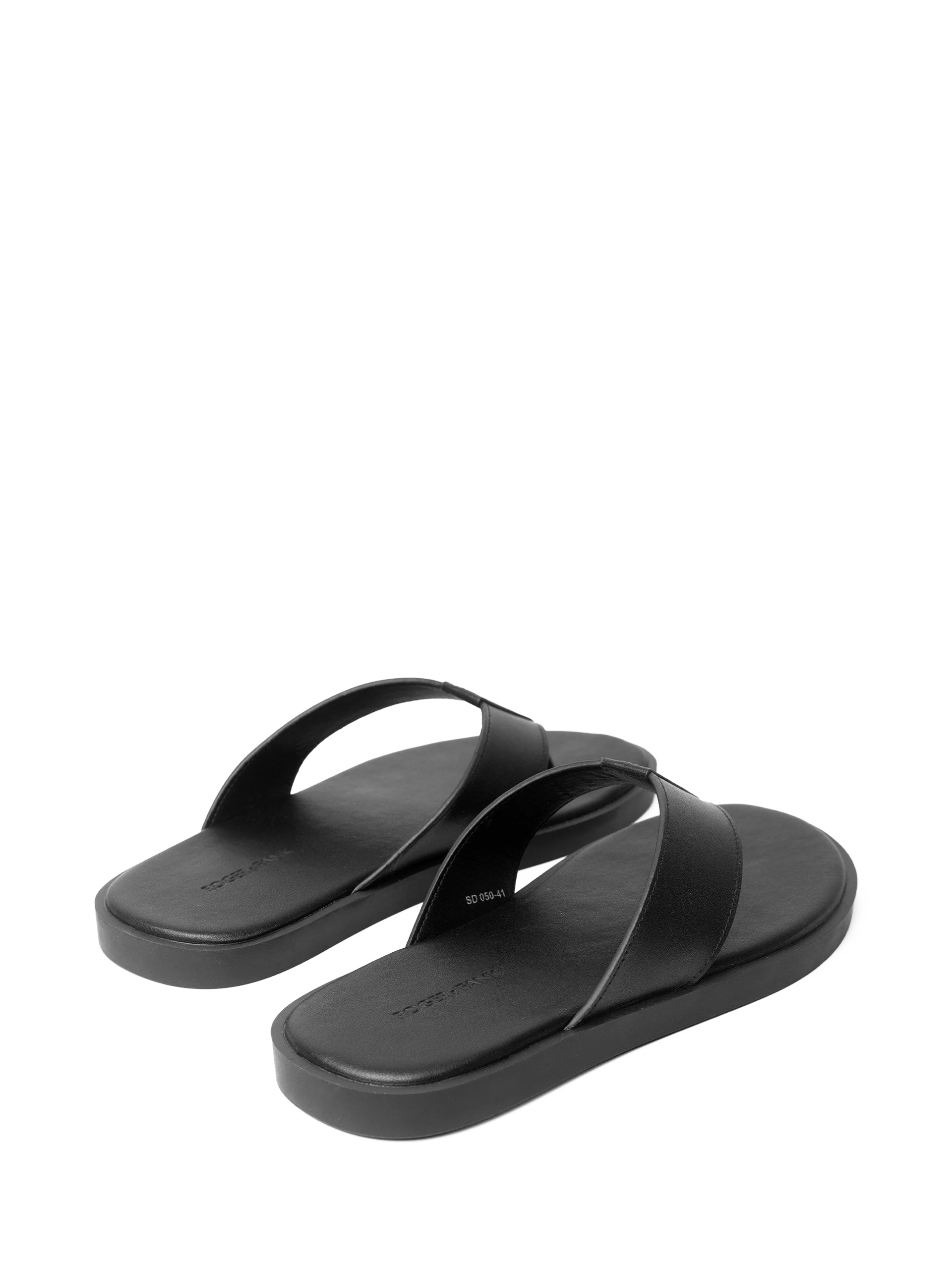 vuong_2_082212678cf2409aa9b75e07b8975a6a_master Dép da nam quai ngang R&F SD050