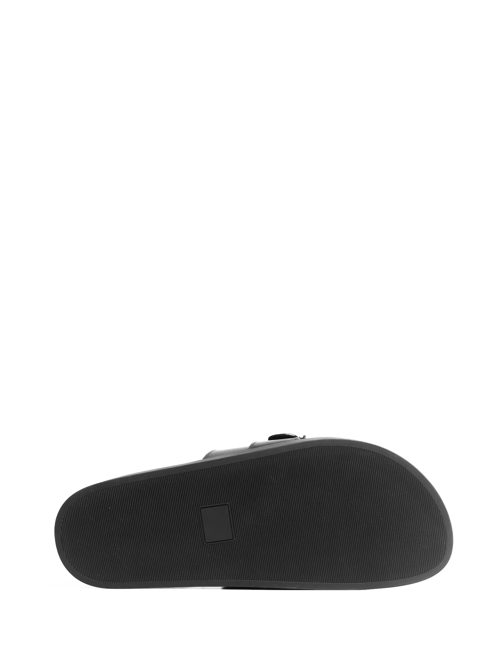 vuong_6_63221beab1a64b12aece8ec6dd227c0e_master Dép da nam quai ngang R&F SD052